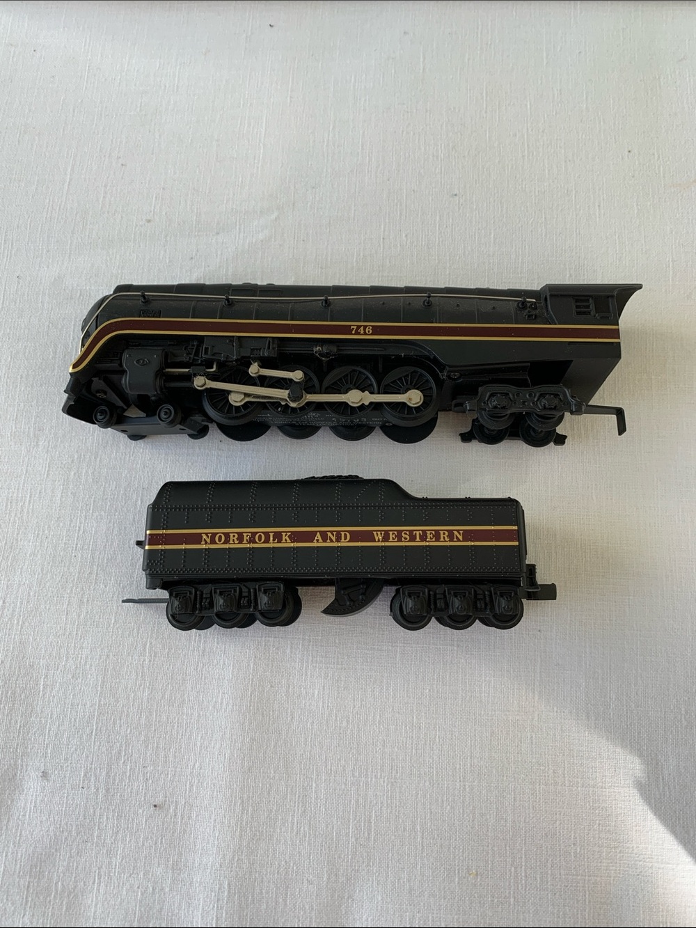 Lionel Train 746 - Norfolk and Western Steam Locomotive, Box Car with Box